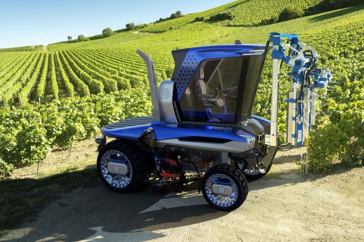 New Holland Straddle Tractor Concept by Pininfarina